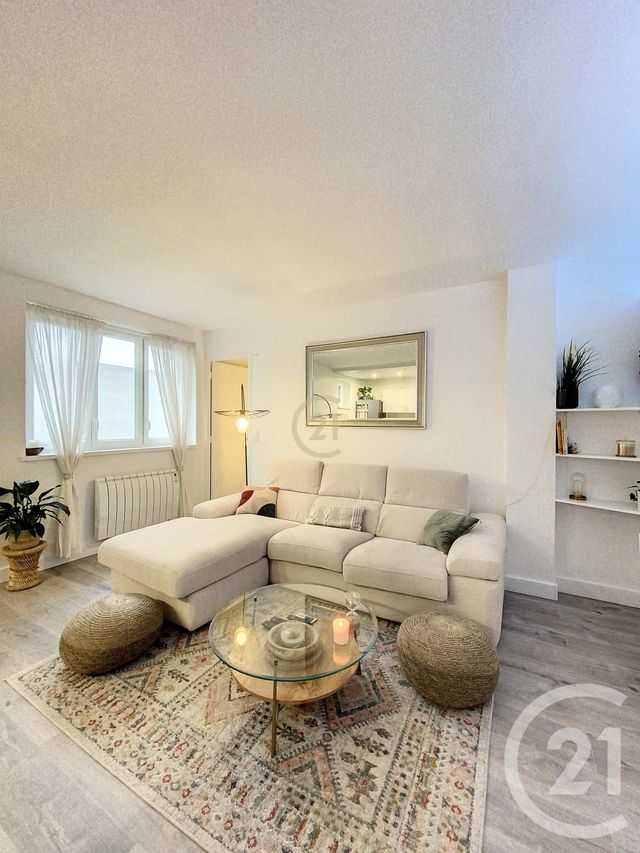 Appartement F2 à vendre - 2 pièces - 37.26 m2 - BOBIGNY - 93 - ILE-DE-FRANCE - Century 21 Agence Marcus