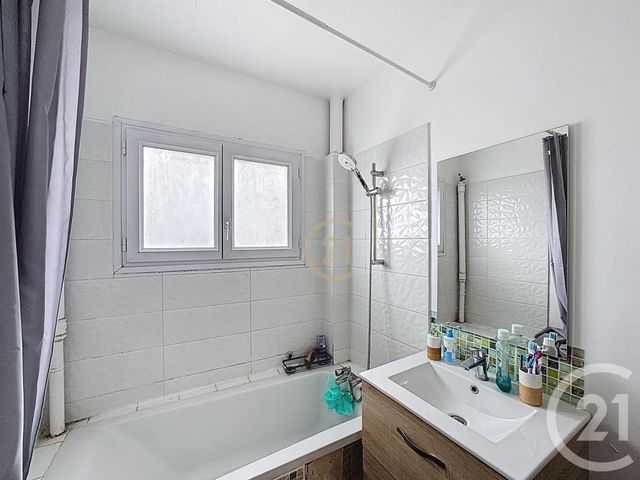 Appartement T3 à vendre - 3 pièces - 52.76 m2 - DRANCY - 93 - ILE-DE-FRANCE - Century 21 Agence Marcus