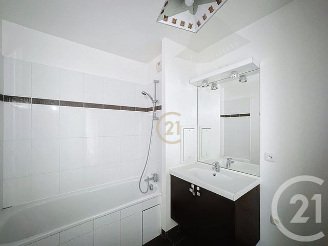 Afficher la photo en grand Appartement F3 à vendre - 3 pièces - 56.21 m2 - BOBIGNY - 93 - ILE-DE-FRANCE - Century 21 Agence Marcus