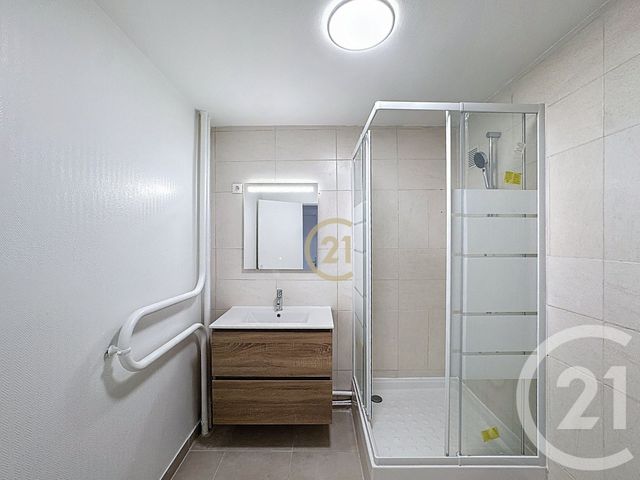 Appartement à vendre - 3 pièces - 51.41 m2 - BOBIGNY - 93 - ILE-DE-FRANCE - Century 21 Agence Marcus