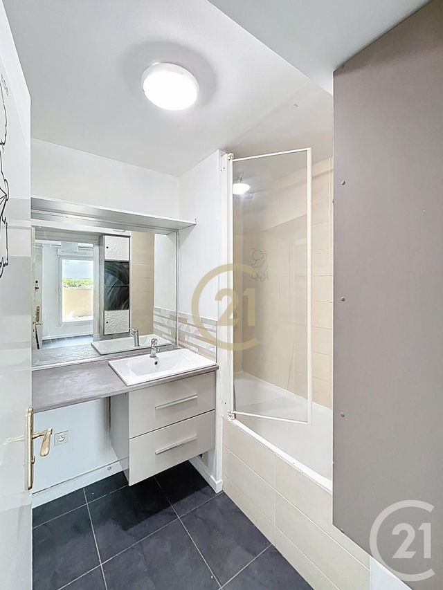 Appartement F2 à louer - 2 pièces - 37.62 m2 - BOBIGNY - 93 - ILE-DE-FRANCE - Century 21 Agence Marcus