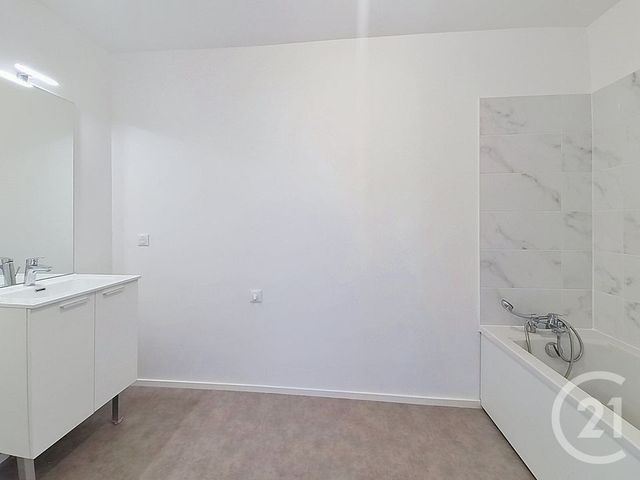 Appartement F3 à louer - 3 pièces - 66.4 m2 - DRANCY - 93 - ILE-DE-FRANCE - Century 21 Agence Marcus