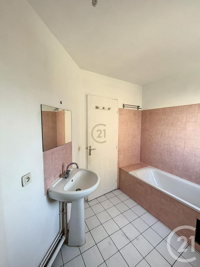 Appartement F2 à louer - 2 pièces - 35.17 m2 - BOBIGNY - 93 - ILE-DE-FRANCE - Century 21 Agence Marcus